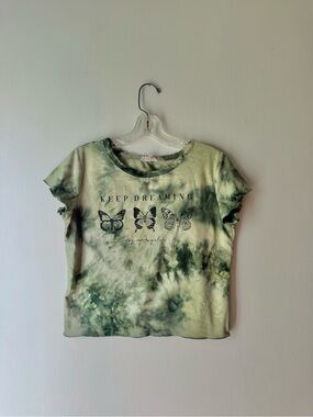 Ruby & Lace Keep Dreaming Los Angeles Buttertly
Short Sleeve Green Tie-Dye Crop
